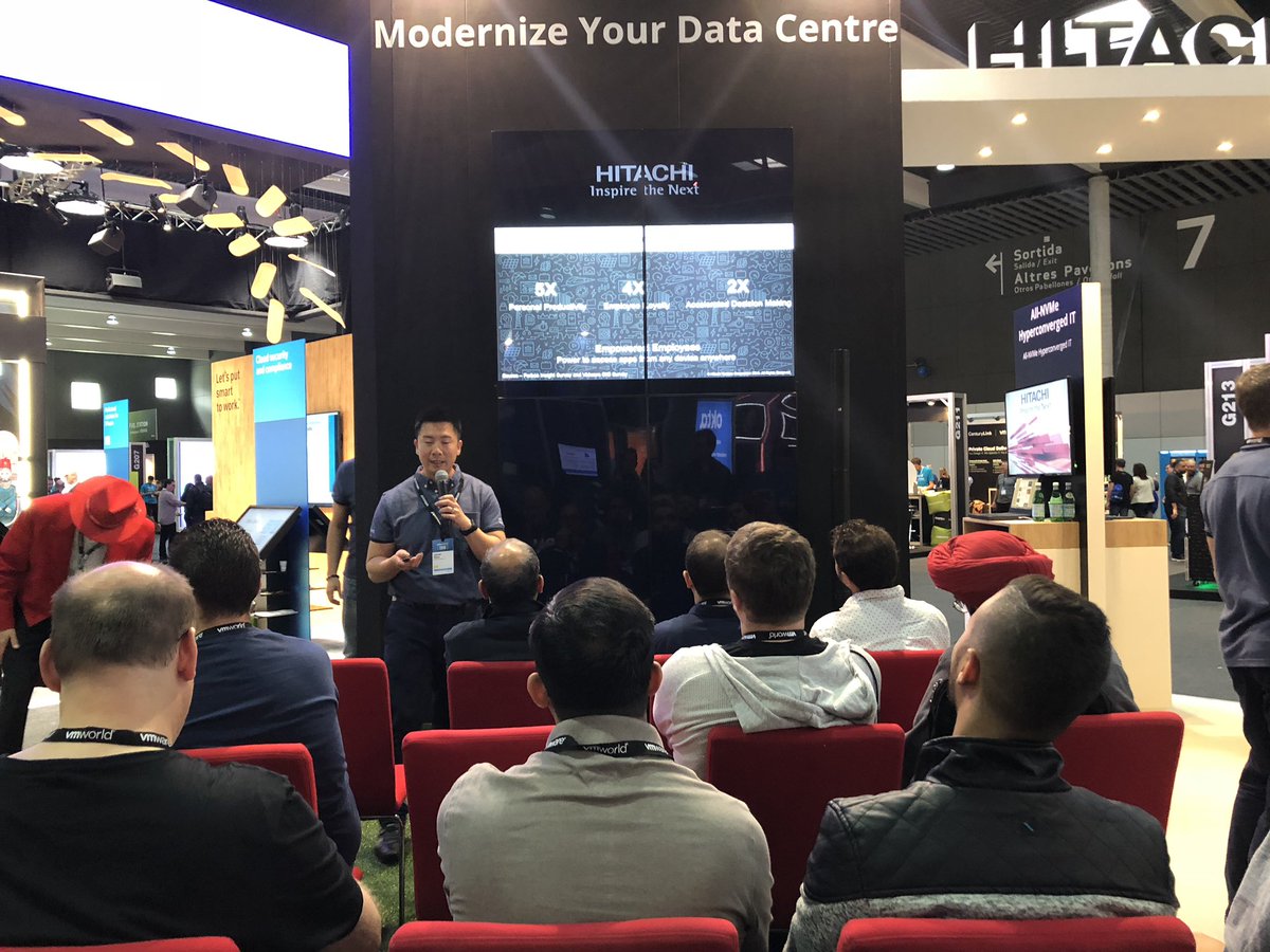 DylanLange1's tweet photo. #VMworld Europe, last day and @DavidShyuNYC  is sharing great insights into our offerings around UCP HC #vSAN and VDI https://t.co/sYVteZPSgx
