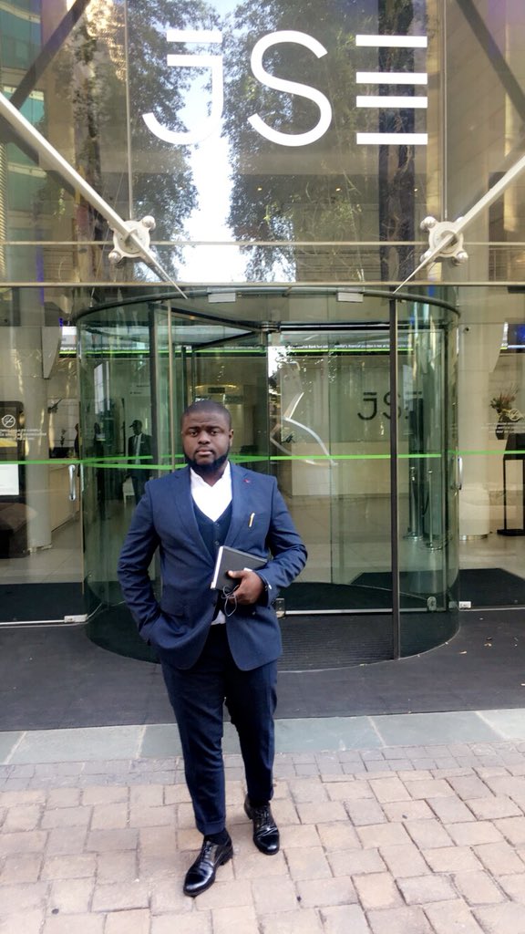 VForbes25's tweet photo. Defendre continuellement le potentiel économique de Mon pays.

#JSE
#BlendedFinance 
#AfricaInvestmentForum 
#AIForum2018 
#Forbes https://t.co/jVxBg92fh0