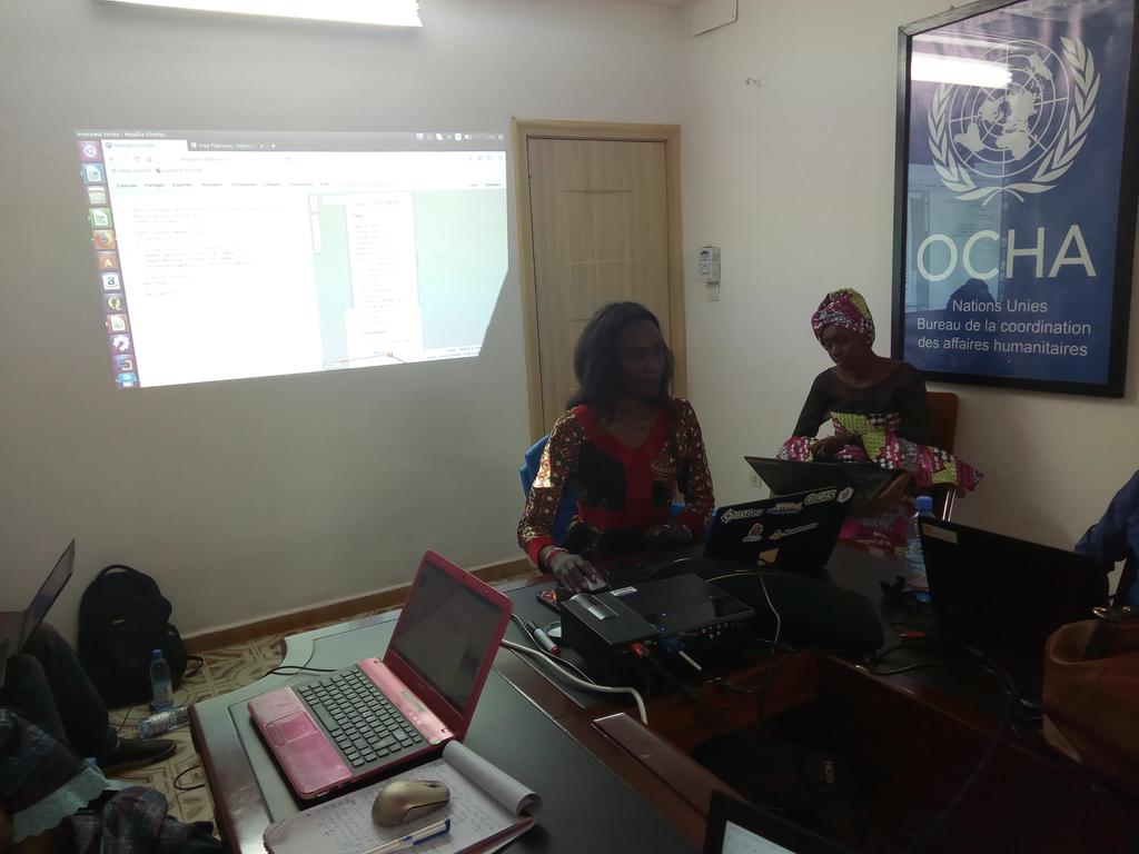 SouloB's tweet photo. #Day4 training on #OSM by @OSM_Mali &amp; @OCHA_Mali presentation #Overpass by @Honorable_Nath @ProjetEOF #OIF https://t.co/rHV8YIuJOx