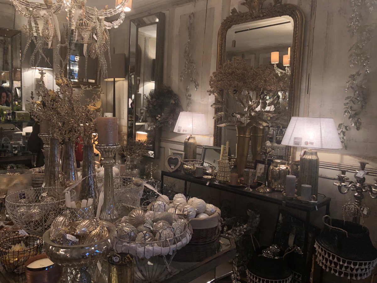 theoddchairco's tweet photo. We met the lovely team at @SuChasesDesign Interiors in Amersham yesterday who have the the most amazing Christmas decorations you’ll need to deck the halls with! Spread over 3 floors, and so much to choose from. Good to see you Su! #Christmasiscoming #beautiful #interiors https://t.co/ZW23gLj9ls
