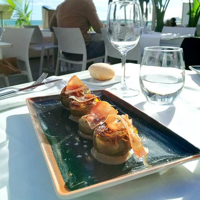 Our delicious Artichokes from the oven with Iberian ham are waiting for you!!! 🍒🥓
.
.
.
#barcelonaeats #pachabarcelona #afternoonpacha #fecstime #bcngourmet #bcnfood #foodinbcn #gastronomybcn #barcelonalovers #foodphotography #barcelonaeats #comidagourmet #catalunya_foodies …