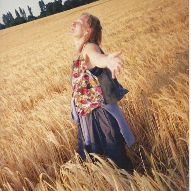 I want to be free so free
Like a feather blowing through the breeze
I want to be high so high
Like a bird up in a tree
I want to swim free so free 
Like a dolphin in the sea
I want to fly high so high
Like an eagle in the sky
And when my time has come
I'… ift.tt/2OyD7B9