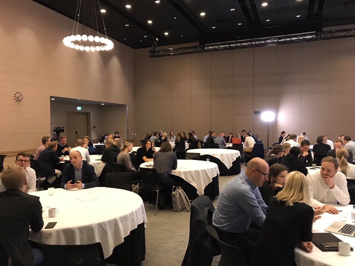 Kauppiaskeskustelut menossa: valitse pöytä (12 aihetta), tapaa muita kauppiaita ja jaa oppisi aiheesta muille. #yhdessä #isommin #eComGrowth