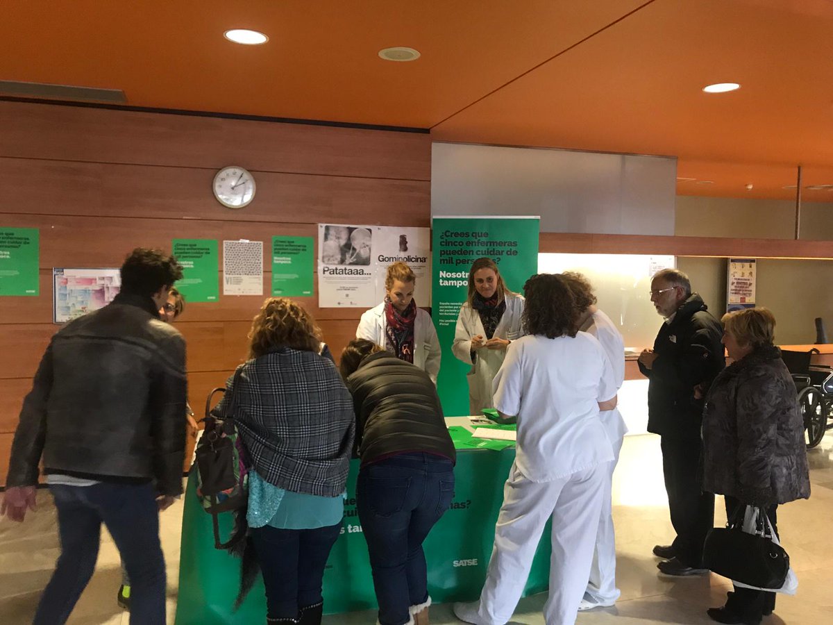 SATSE_CyL's tweet photo. Continuamos recogiendo firmas en los centros sanitarios de Castilla y León para exigir un máximo de pacientes por enfermera. Nuestros compañeros de SATSE León y de El Bierzo recogen firmas en sus centros.👏👏😊
¡Tu firma nos ayudará a tener una voz más potente! #FaltanMiles https://t.co/UKxWX0aPF3