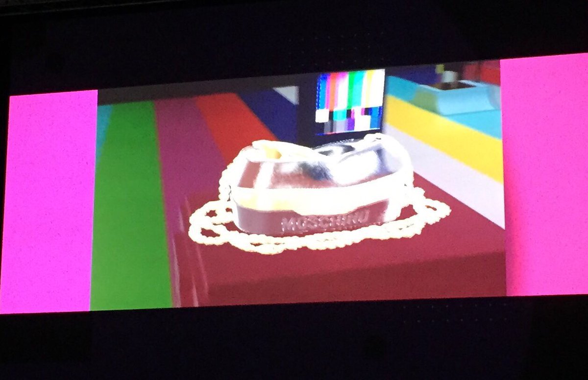 dotsbyOMD's tweet photo. ¡Magic Leap! Después de la Realidad virtual y la Realidad aumentada, ya está aquí la Realidad Mixta. Sensores y cámaras integradas que reconocen el espacio y reinventan el contexto digitalmente #Websummit #dots by #OMD https://t.co/6Iyoc1yKCx