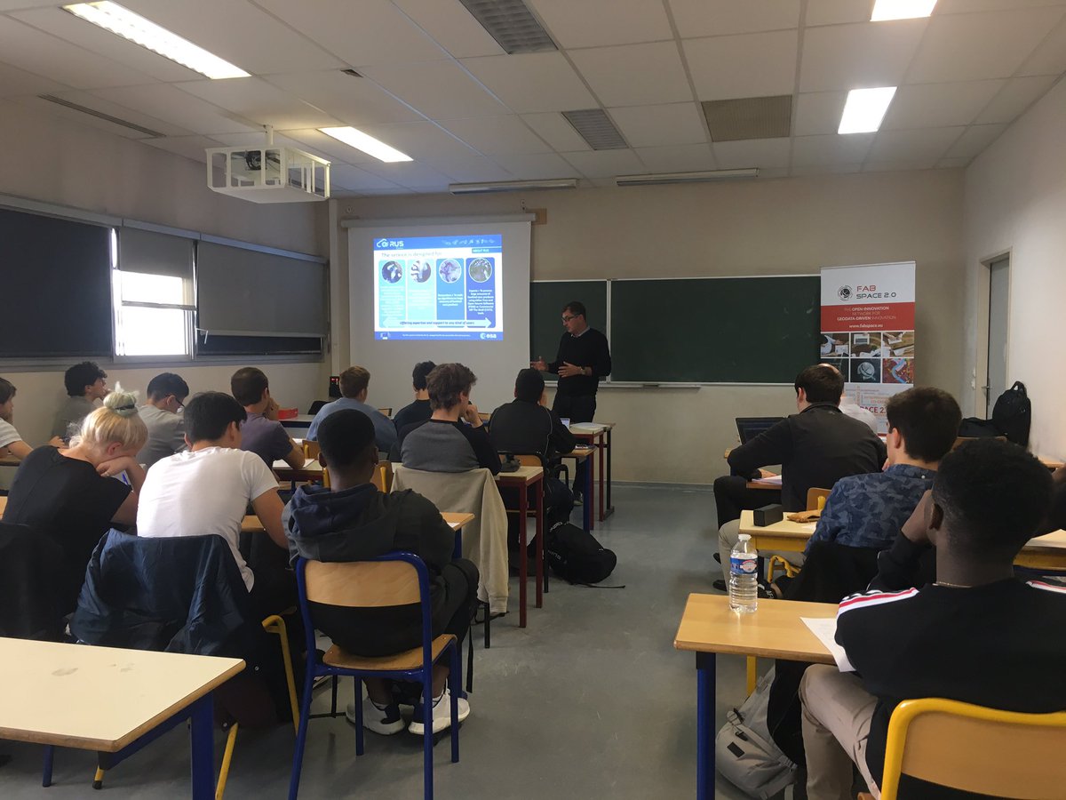 Merci a notre invité #TwIST <a href="/eric_guzzonato/">GUZZONATO</a> de la société CS ,le Director du Programme <a href="/RUS_Copernicus/">RUS-Copernicus</a> présente aux étudiants <a href="/UT3PaulSabatier/">UT3 Paul Sabatier</a> les outils et les services disponibles pour les utilisateurs curieux de d'utiliser et analyser l'image satellite youtube.com/channel/UCB01W…