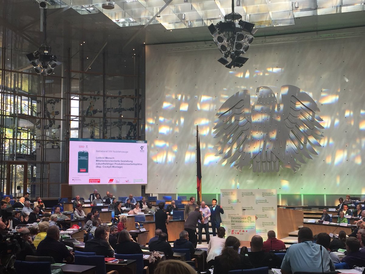 A_und_I's tweet photo. Der Sonderpreis des Dt. Betriebsrätetags für „Innovative Betriebsratsarbeit“ geht an den BR von #VWHannover. Glückwunsch! 🎉 #IGMetall #arbeitundinnovation #wirmachenzukunft #arbeitenviernull  #DBRT #DBRT2018 @betriebsraete https://t.co/y4gS3Rr1dW