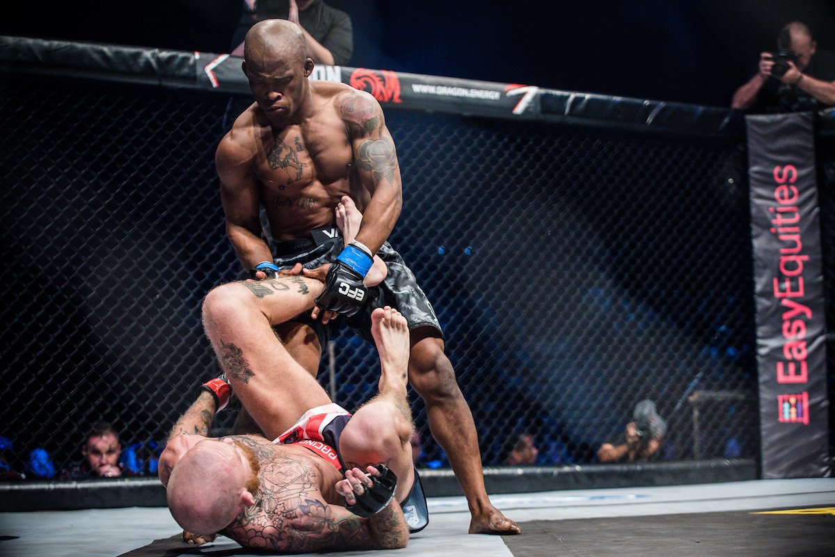 sun_grandwest's tweet photo. 🥊ICYMI: The Grand Arena saw one of the most epic knock outs of the year with fans calling it the 'Hellbow' (ouch). Take a look at the KO video, here - https://t.co/GCtfX9NAat. More on the evening - https://t.co/3aDM31HR8m. @Sport24news. #EFC75 https://t.co/XO1KR4pIfh