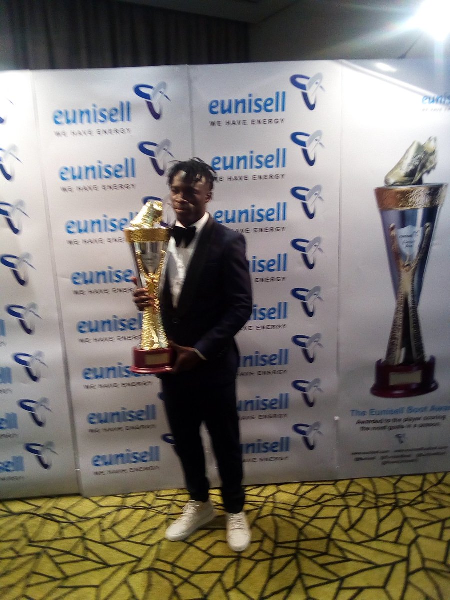 fredokoligwe's tweet photo. Cometh the hour,cometh the man @JuniorLokosa1 rewarded for scoring 19goals in the @LMCNPFL 
#EunisellBoot #EunisellFootball 
@Eunisellfball 
@ojeksaikhoje https://t.co/JRo4hb8ecm