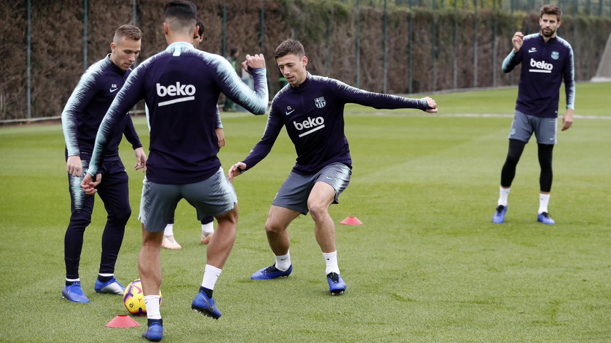 FCBarcelona's tweet photo. ⚽💪 All smiles as the hard work continues!
🔵🔴 #ForçaBarça https://t.co/tIBZAh4SPw