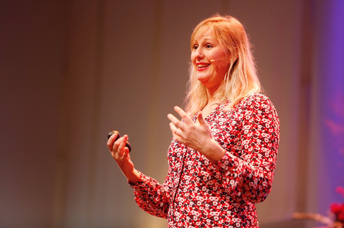 Avkoda det okända. Decoding X! ⁦<a href="/klaraadolphson/">Klara Adolphson</a>⁩ har startat utbildning och guidar chefer i HUR man ska tackla framtiden och jobba med ett digitalt ledarskap. #mobeldagen #arkpol