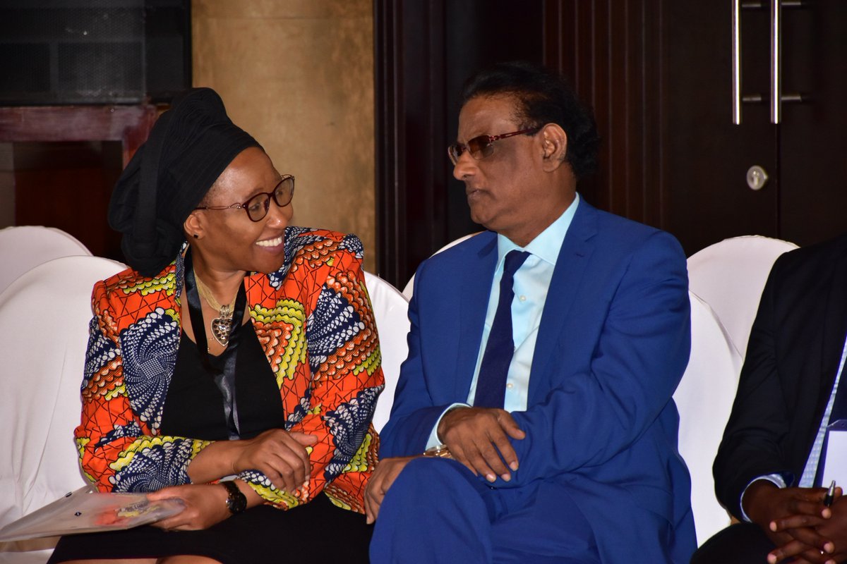 InfoAPN's tweet photo. 📸 Earlier today, our Executive Director, @TengaStigmata sharing a light moment with the Acting President of the Republic of Mauritius, Hon. Paramasivum Pillay Vyapoory before he launched the #APNAssembly2018. #GivingAndPower https://t.co/KWPO5zCfEF