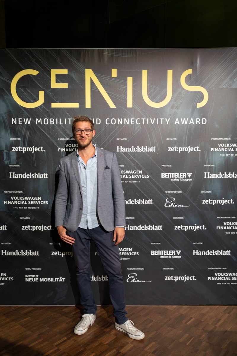 robinevtv's tweet photo. Wer ist denn da auf dem roten (grünen) Teppich?
#emobilisieren #robintv #ElectricVehicles #ElectricCars #electromobility #emobility #GreenEnergy #potd #pictureperfectphotos #robin #startup #SmallBusinessGrowth #potd #pictureoftheday #geniusaward #handelsblatt https://t.co/CIUatMf6wp