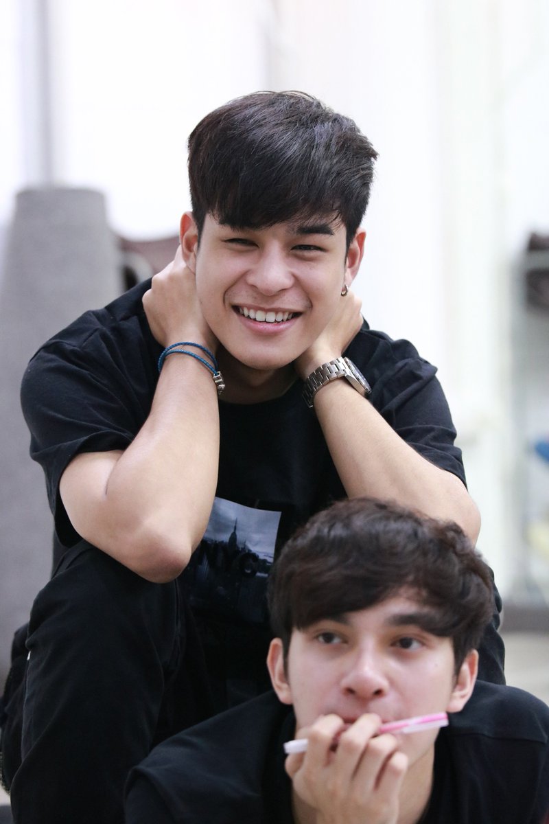 WhatTheDuckTMSC's tweet photo. ลงเรือผีกันมั้ยพวกเรา ใครไม่ลงแอดมินอาสาลงเรือ #โอ๊ตแรมโบ้ เอง! #whattheduckthemusical https://t.co/Twtax4OjD9