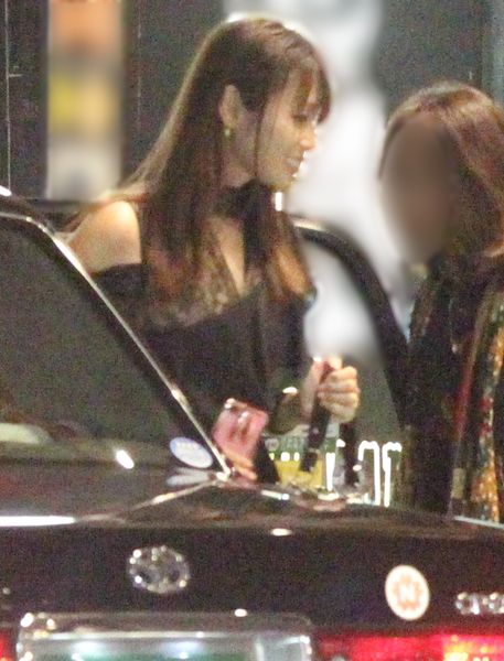 newsポストセブン twitterissa 深田恭子の36才誕生会に参加した人々 亀梨和也はいた https t co 4qixppd3xc 日付が変わり 深田が1つ年を重ねた深夜 店から1人の男性が出てきた 亀梨 かと思いきや 姿を現したのはなんとt m revolution西川貴教 深田恭子