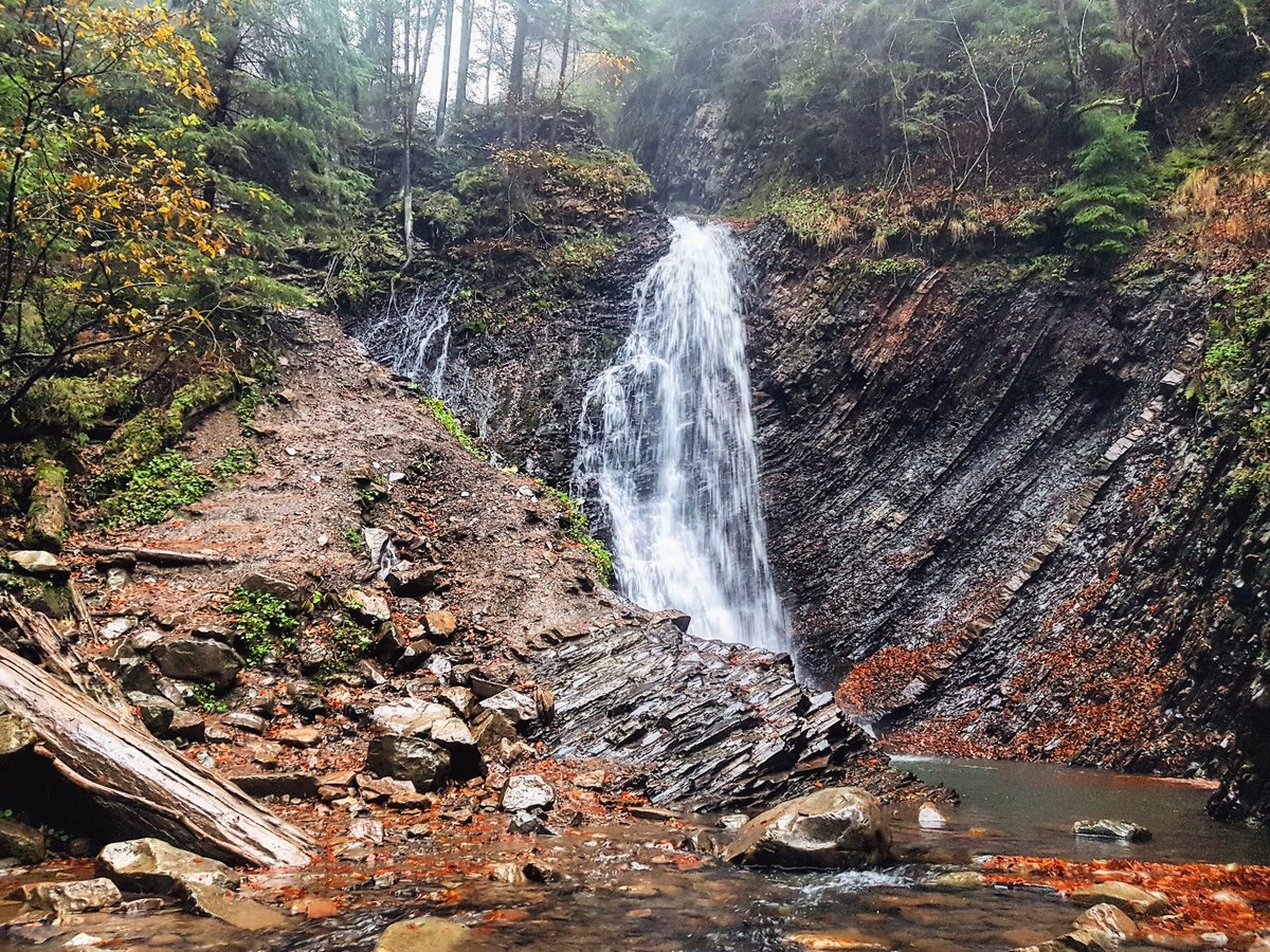 svitforyou's tweet photo. Autumn is the best time to experience the unexplored beauty of the Carpathian Mountains in #Ukraine 

#travel #travelblog #travelblogger #traveling #exploring
RT https://t.co/q45Z6ahP2x