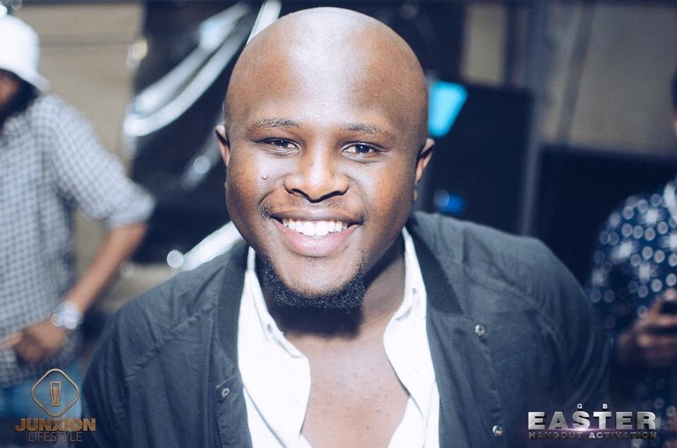 xolani_84's tweet photo. Ezra aka malume/ the bafanas 😄😄
Catch him live on 08 December 2018 @ Kefu's Jazz lounge
Get yourself a ticket @ your nearest Pick n Pay or at webticket.
#PrimeEssentialNight #MusicAllDay #GoldenPower @ezra_mlotshwa @SirLSG_SA @Lu_Sithole @Kopafrosoul @Pule_Thinker https://t.co/NI6BhzK88n