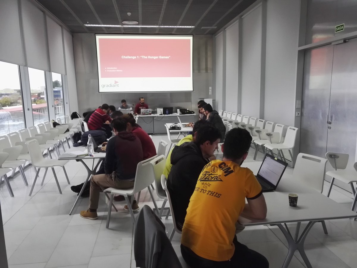 Gradiant's tweet image. 📸 Hoy, nueva sesión de #MachineLearning Sharing Groups a cargo de nuestros compañeros David Jiménez, Javier Guzman y @diegoreico centrado en la segunda parte del #workshop en #AlgoritmosEvolutivos