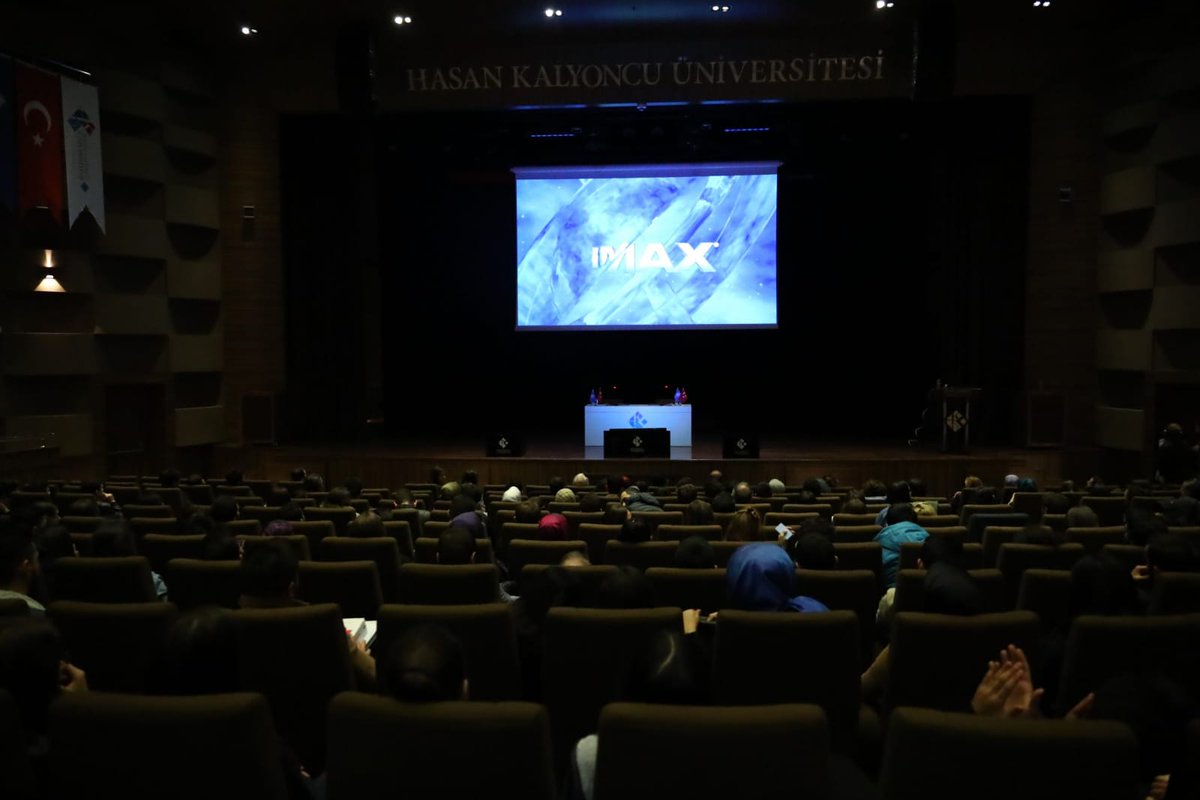 hkuilef's tweet photo. 'A Beaituful Planet’ James Neihouse’dan eğitim almış astronotların, dünya yörüngesinde çektikleri ve dünyanın insanlara ilham verebilecek görüntülerden oluşan belgesel gösterimi yapıldı. Etkinlik söyleşi ile devam ediyor.
@edibesozen @70mmDP @IMAX @FilmShowcase #hkuiletisim https://t.co/zdLePUbyj7