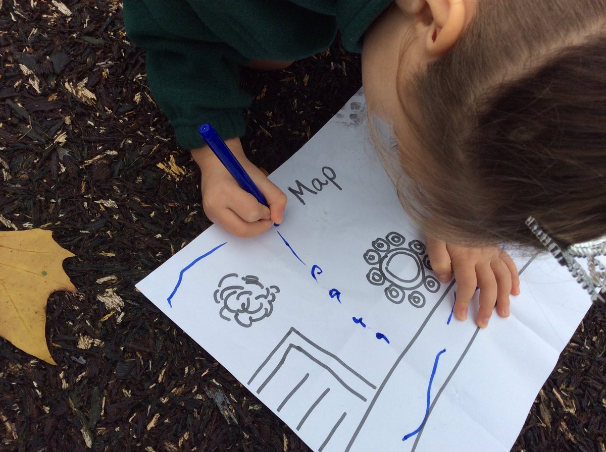 Springwood_Prm's tweet photo. #springcardiff then drew their own arrows onto maps to show where the gingerbread man was hiding!#springgeog https://t.co/2BWqQZqCqd