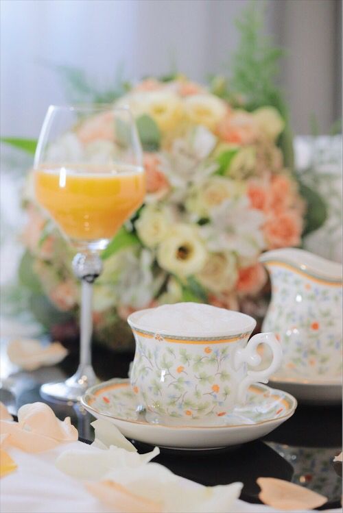 HotelZepter's tweet photo. Coffee, freshly squeezed orange juice and gorgeous flowers? Sounds like a perfect morning to us!☕️🌺 https://t.co/o10Uw9haAG