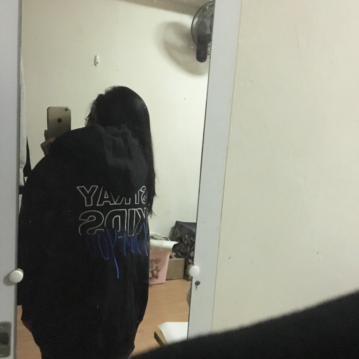 flxeu's tweet photo. Good Morning Stay Nation  MY SKZ HOODIE HAS ARRIVED 💙🖤 https://t.co/mEpfZWmUbE