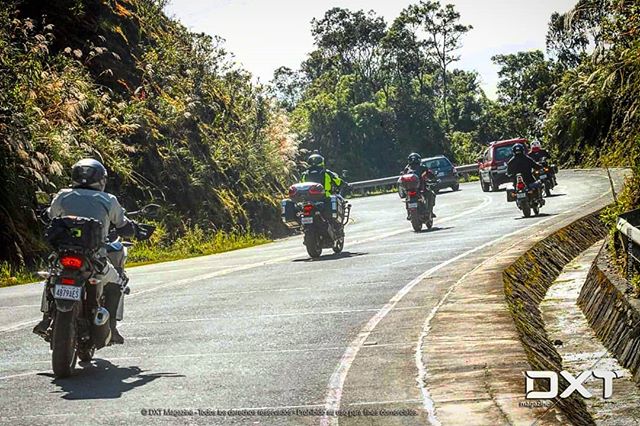 DXTMagazine's tweet photo. El pasado fin de semana, fanáticos de las motos Royal Enfield y Suzuki fueron parte de una rodada rumbo a Caranavi, una ruta que desafió a los pilotos a atravezar caminos de tierra y mucho barro. #RoyalEnfiel #DxtMagazine 
Instagram: https://t.co/RLxaQd08QG https://t.co/B5qzwLVpVJ