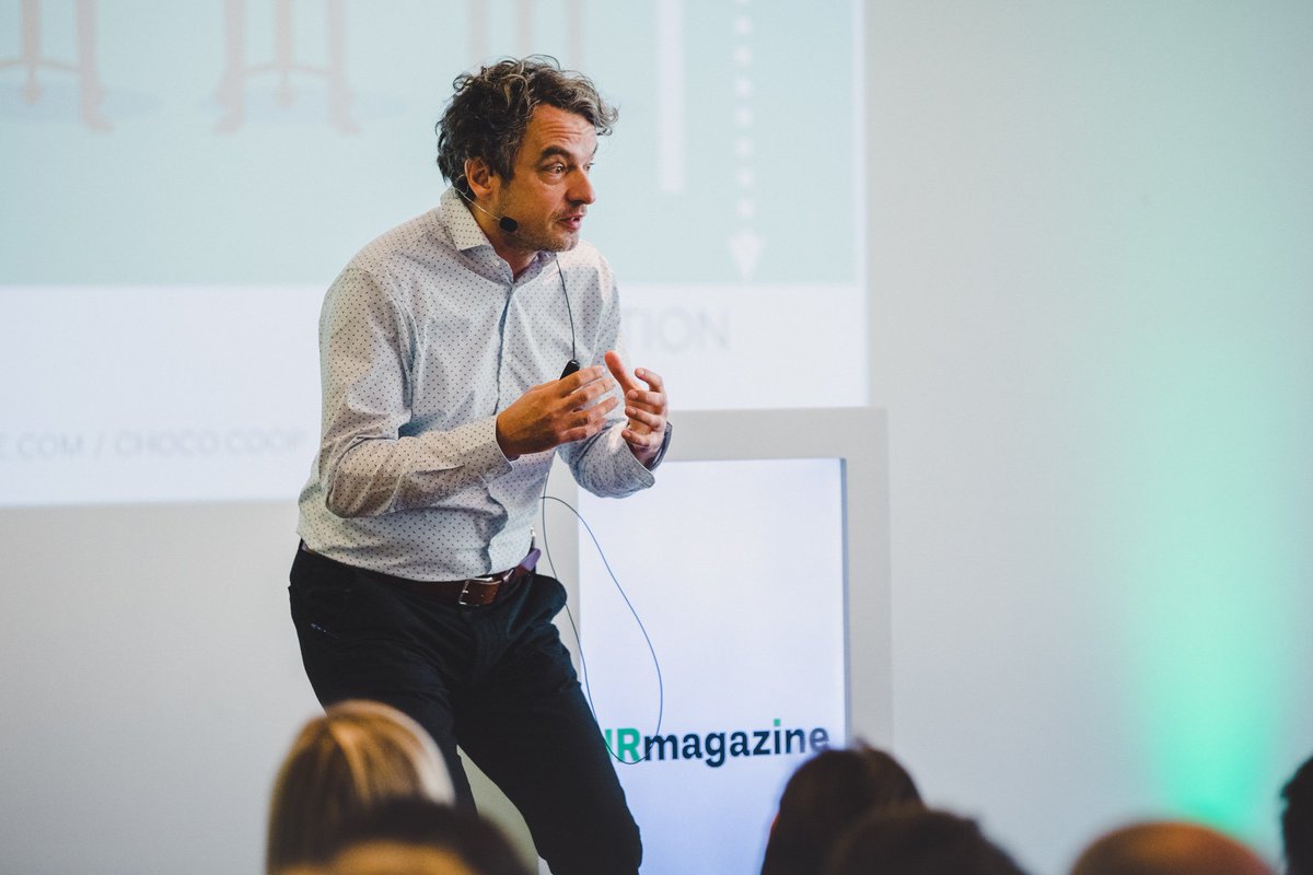hrmagazinebe's tweet photo. "De werk-levenbalans is toch een vreemd begrip. Alsof je een leven hebt en daarnaast een werk. Alsof je die in vakjes kunt steken. Ik heb goesting om honderd procent te leven, ook op mijn werk." - @kristpauwels op het #hrseminarleadershiptalent 
#WorkLifeBalance https://t.co/UJJQUVZr6W