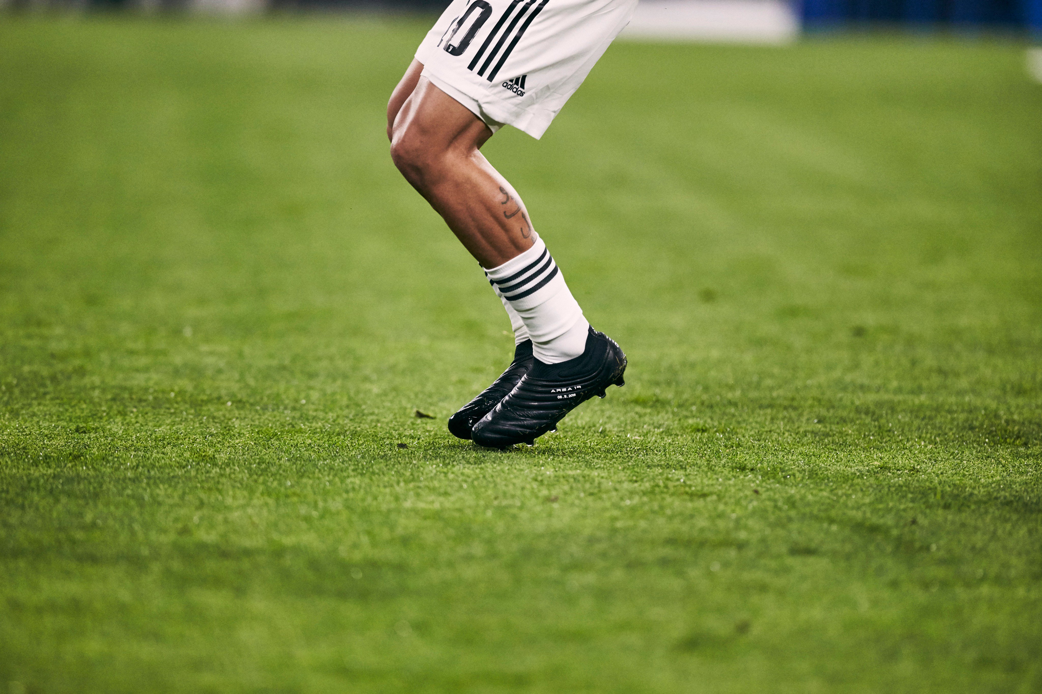 luces Tregua Ortodoxo GOAL no Twitter: "Paulo Dybala wore these special edition blackout Adidas  Copa 19+ boots last night 😍 One emoji: 🤤 https://t.co/EVHV0O1r80" /  Twitter