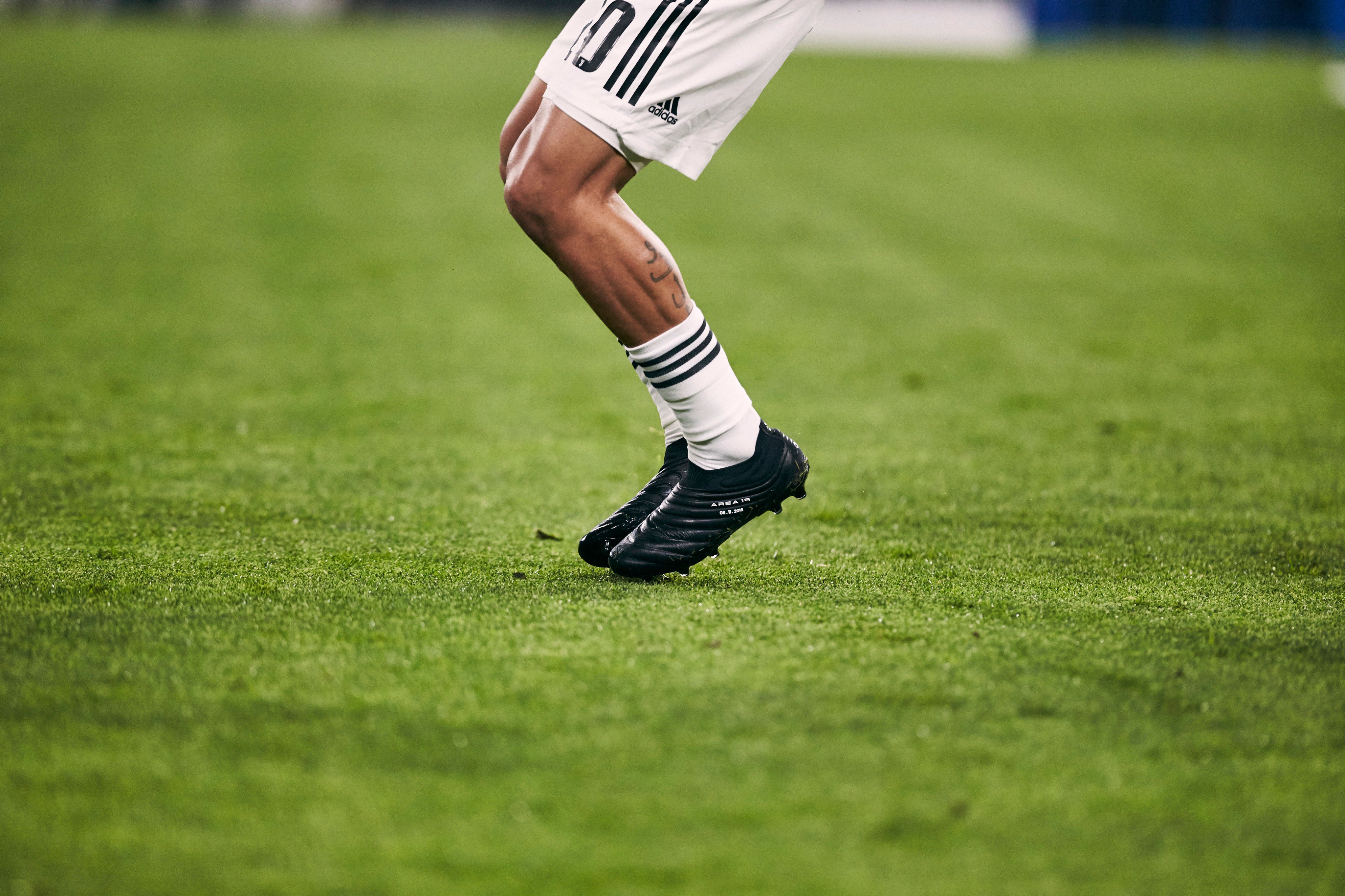 Instrumento Facilitar cobertura GOAL on Twitter: "Paulo Dybala wore these special edition blackout Adidas  Copa 19+ boots last night 😍 One emoji: 🤤 https://t.co/EVHV0O1r80" /  Twitter