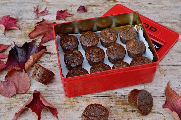 Choclette8's tweet image. Little sticky ginger apple cakes - go on, you know you want some. #RecipeOfTheDay #GingerCake #GingerSpice - buff.ly/2JNagZ9