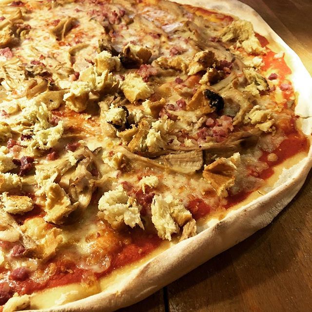 ron_telesky's tweet photo. The John Candy
Pork Roast,Bacon , Waffles
#rontelesky #veganberlin #pizza #veganfoodspot #veganfood #foodblogger #foodblog #foodporn #kreuzberg #berlin  #waffles #canadianpizza #pizzaberlin #berlinpizza #pizzainberlin #foodie https://t.co/3bBqrhab15 https://t.co/u9OTe8lHyk