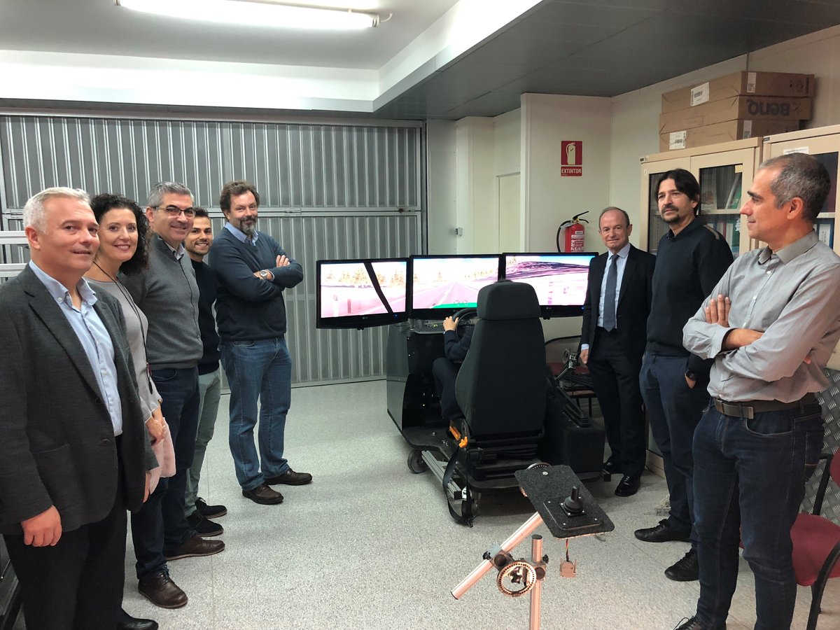 aplitop's tweet photo. Ayer visitamos el simulador de conducción SE2RCO del Laboratorio de Automóviles de la @UPV Universitat Politècnica de València. Gracias a Alfredo García, Catedrático de Ingeniería de Carreteras y a Juan F. Dols, profesor titular por la organización de este encuentro
#RoadBIM https://t.co/H1y351a2bL