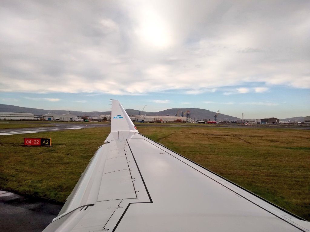 ellenfromnowon's tweet photo. Belfast City Airport! I'm home! ♥️ #transcontinellental https://t.co/7G1LwKj5I7