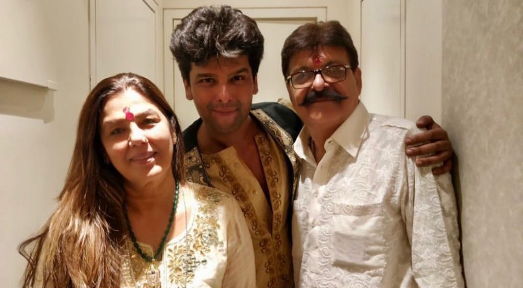 KushalTeam's tweet photo. Happy Diwali 🌹🌹🌹❤
@KushalT2803 @PanditRidhima @KrishaBhushan
#Kushaltandon #HumImBecauseOfUs #beyhadh #EHMMBH https://t.co/zQ4pxATLX9