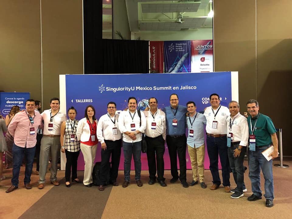 DavidAvila_DAF's tweet photo. Gracias al @40cluster por la invitación a @singularityu en #PuertoVallarta en donde se une la comunidad de Innovación y Tecnologia #pensemosensingular https://t.co/FeyqyJkPeK
