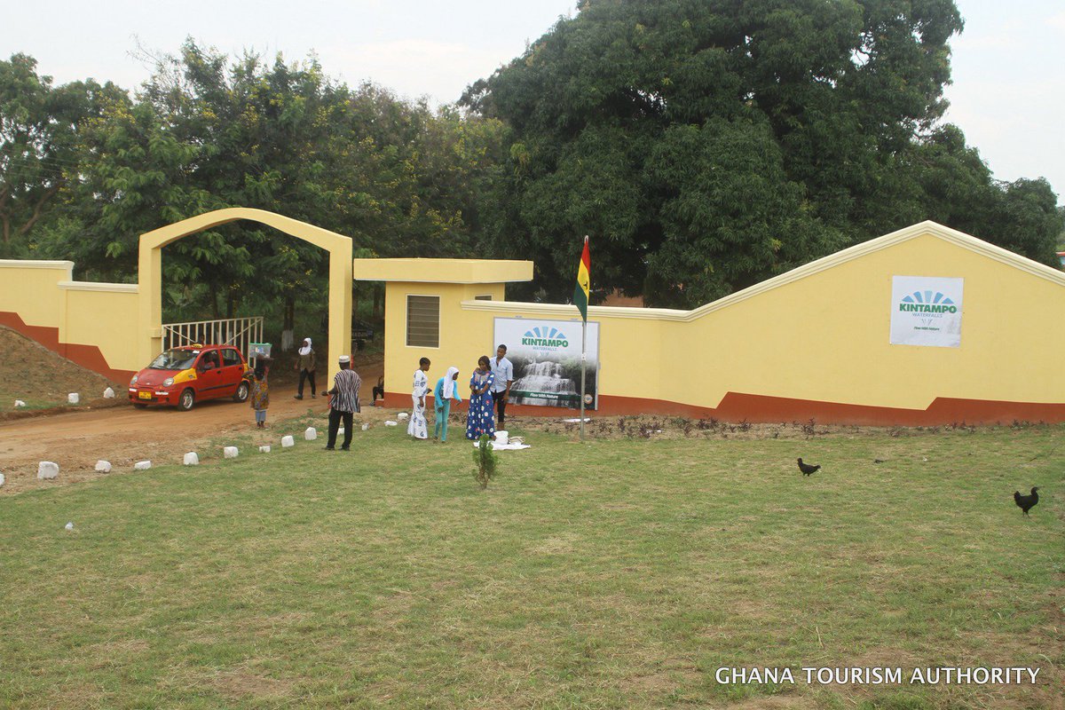 ghanatourismGTA's tweet image. Awesome and wonderful fall, located on Kintampo &amp;amp; Tamale, its About 4 Km from the main town. The atmosphere and view is breathtaking and the water feels good. Visit #KintampoWaterfalls and #FlowWithNature. #seeghana #feelghana #discoverghana @NatureNews
