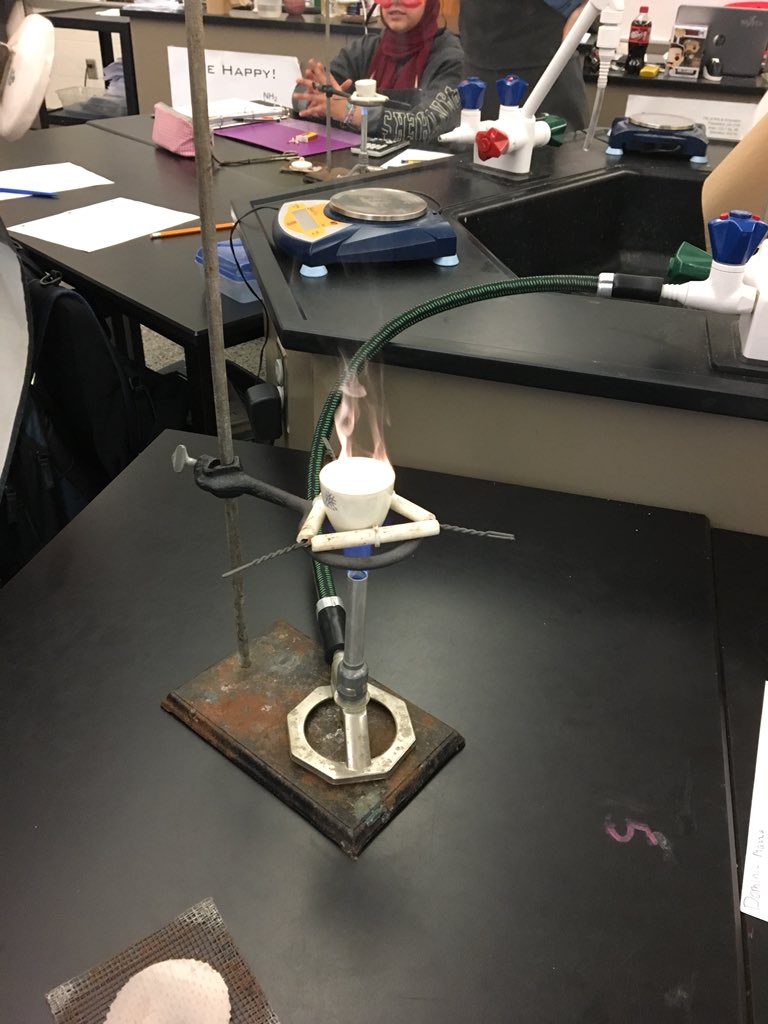 atkinswestchem's tweet image. Started our 4-day chemical reactions lab Tuesday. Students will use their observations to determine products of chemical reactions🔥👨‍🔬👩‍🔬@WSFCS_Science #ExpModelDemo #RealTimeChem #WeDoScienceWell