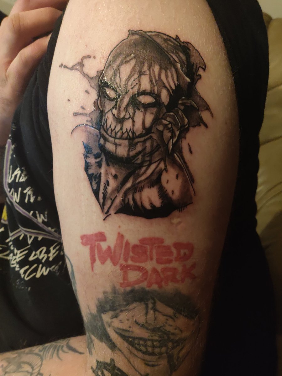 IngreyMike's tweet photo. @Michael091213 @TPubComics @TwistedNeil new tattoo added to the comic collection 😁 https://t.co/8rrEwUoZlM