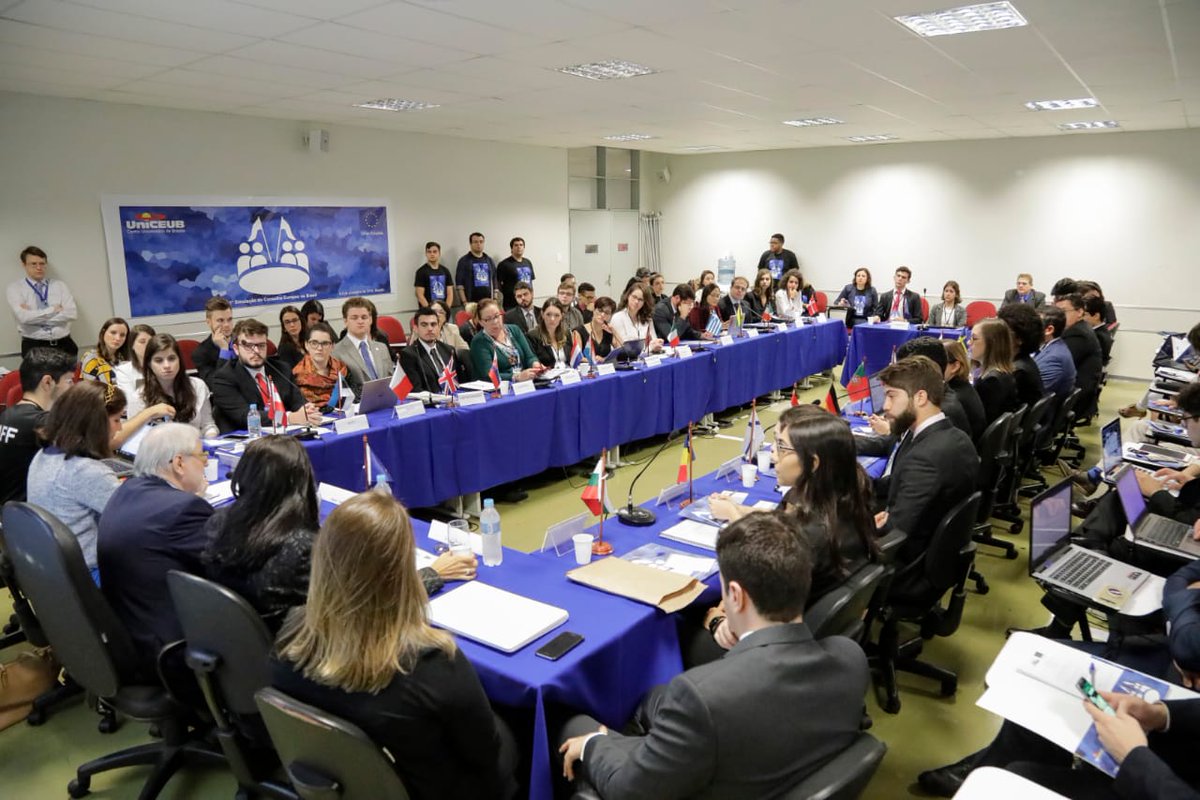 UEnoBrasil's tweet image. A #UE organizou pela primeira vez no Brasil uma simulação do Conselho Europeu. Uma parceria com o @UniCEUB_Oficial, que contou com a participação de 12 universidades de todo o Brasil. Obrigada aos 60 estudantes e 14 professores pelo interesse demonstrado neste desafio! #ModelEU