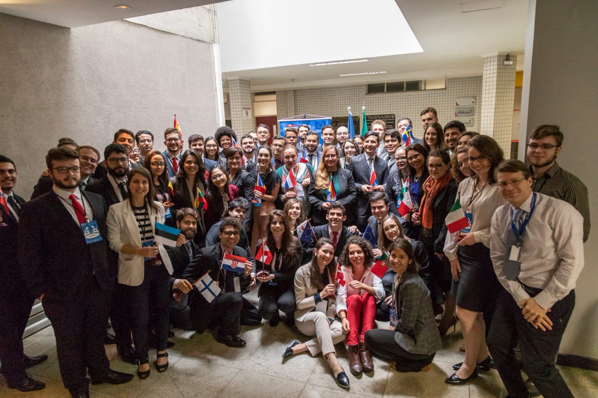 UEnoBrasil's tweet image. A #UE organizou pela primeira vez no Brasil uma simulação do Conselho Europeu. Uma parceria com o @UniCEUB_Oficial, que contou com a participação de 12 universidades de todo o Brasil. Obrigada aos 60 estudantes e 14 professores pelo interesse demonstrado neste desafio! #ModelEU