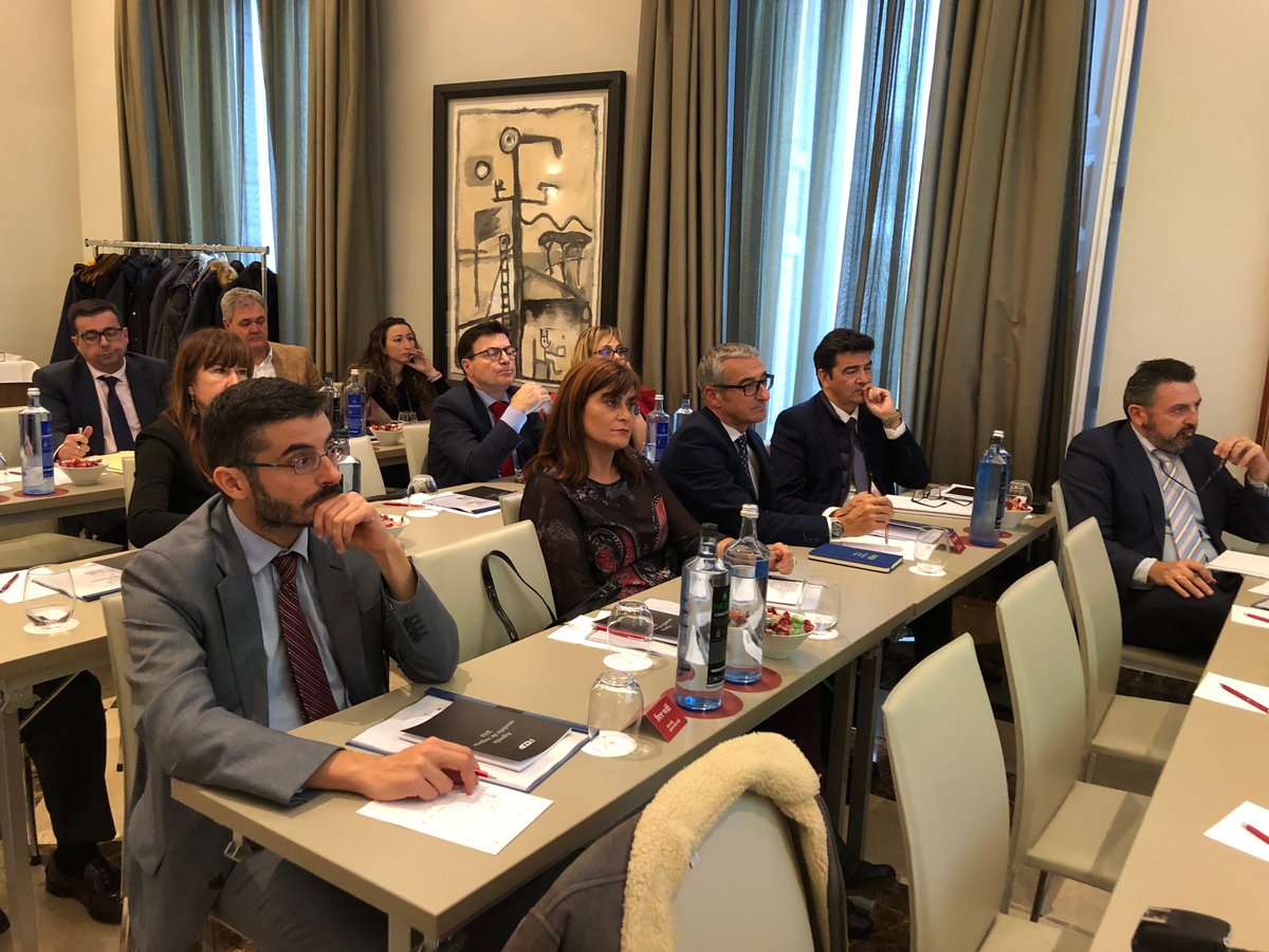 amadoconsultor's tweet photo. Muy contentos con la presentación del curso de Gestión y Dirección de #DespachosProfesionales que se celebró ayer en Madrid. Gracias a todos los asistentes 😄 y a al ponente @manuelaborda por ayudarnos a romper tópicos del sector (Fotos: @j_amado, @manuelaborda, @audipasa) https://t.co/1yvnR0fvKL