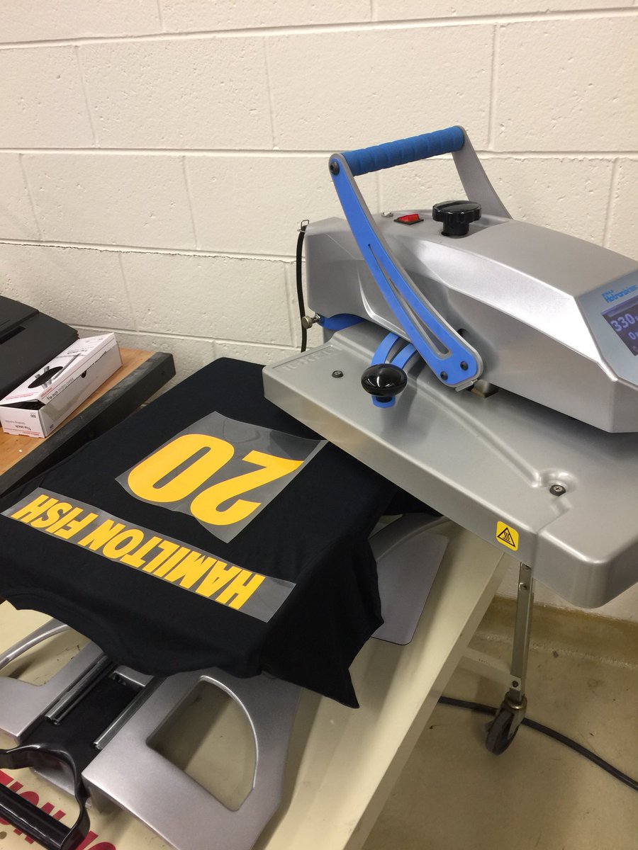 WHSGraphicArts's tweet image. Even on their day off they come to class! #devotedstudents  #woodhavenhigh #whyWBSD @WHSGraphicArts