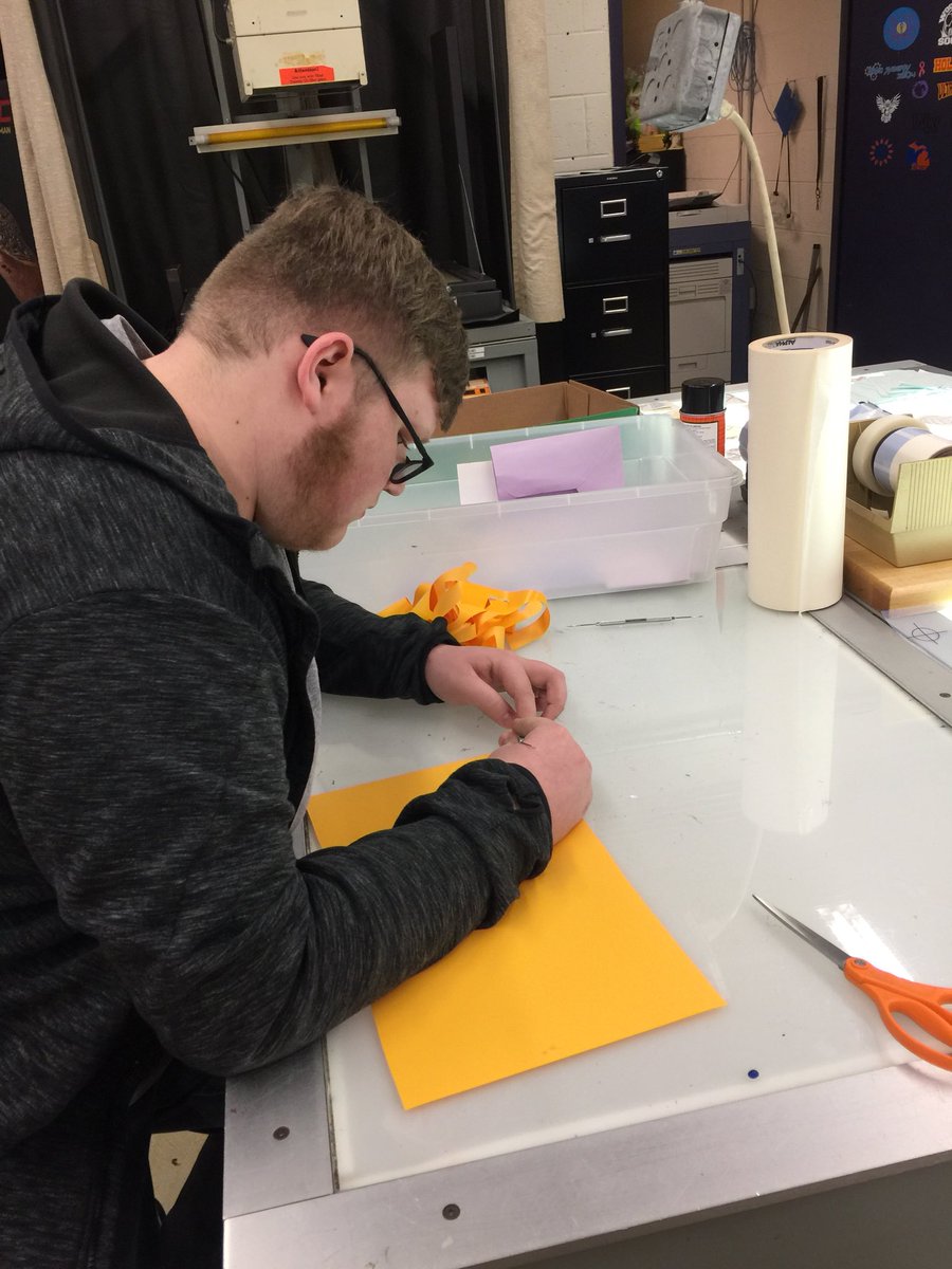 WHSGraphicArts's tweet image. Even on their day off they come to class! #devotedstudents  #woodhavenhigh #whyWBSD @WHSGraphicArts