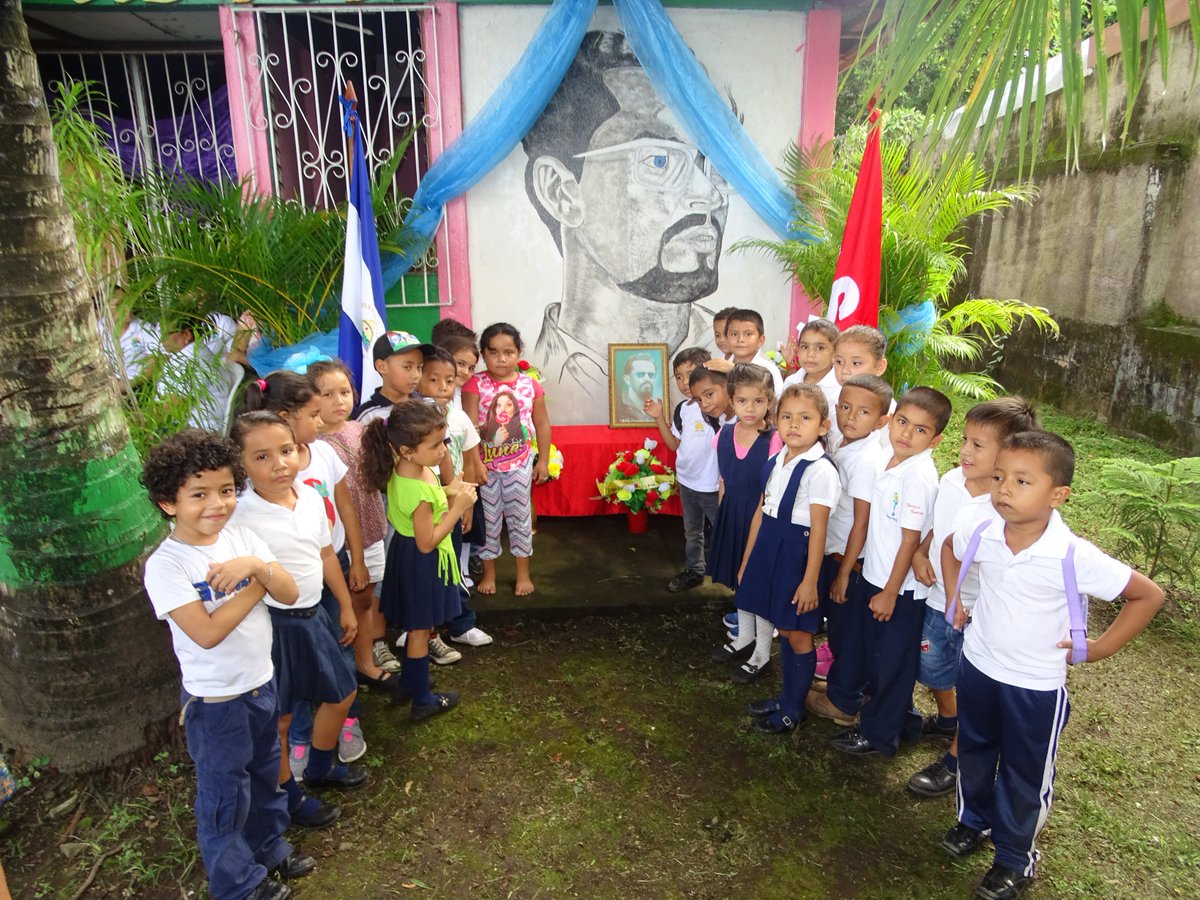AlcaldiadeSanM2's tweet photo. #NoviembreVamosAdelante
San Miguelito e Instituciones, rinde homenaje al Padre de la Revolución Sandinista, Comandante Carlos Fonseca Amador, a 42 años de su tránsito a la inmortalidad #UnaFlorParaCarlos https://t.co/Z0P32tN3aH
