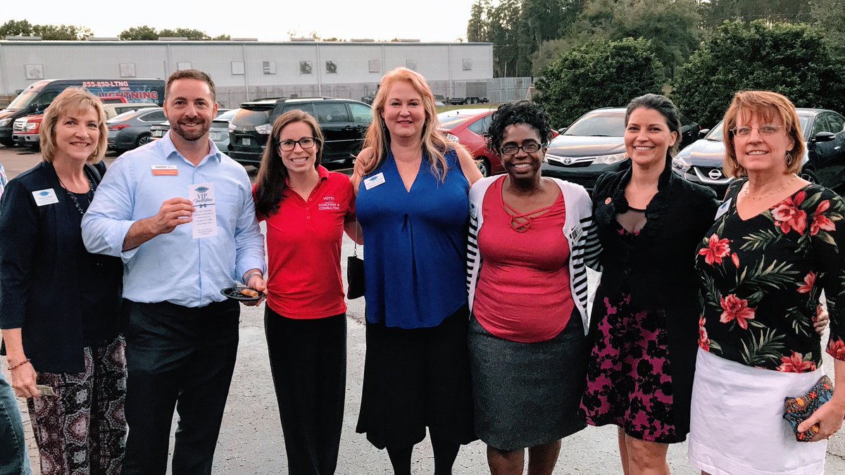 adjustyourview's tweet photo. Pictured are a few of the @CABAbiz Ambassadors, plus our President, President-Elect and Immediate Past President. I appreciate all of the time that the entire Ambassador Team gives to #supportlocalbusiness! #tampaleaders https://t.co/HCPiCFEccS