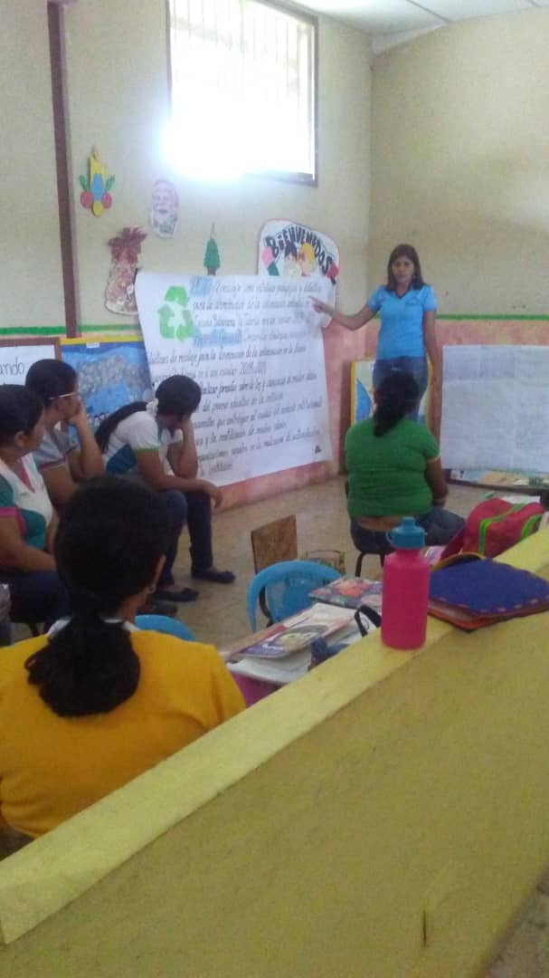 circuito1_11's tweet photo. #08nov Ruta Pedagógica Bicentenaria en la Escuela Estadal Bolivariana La Tubería @EvelinRosendo1 @meaat01 https://t.co/pzuog3vc3m