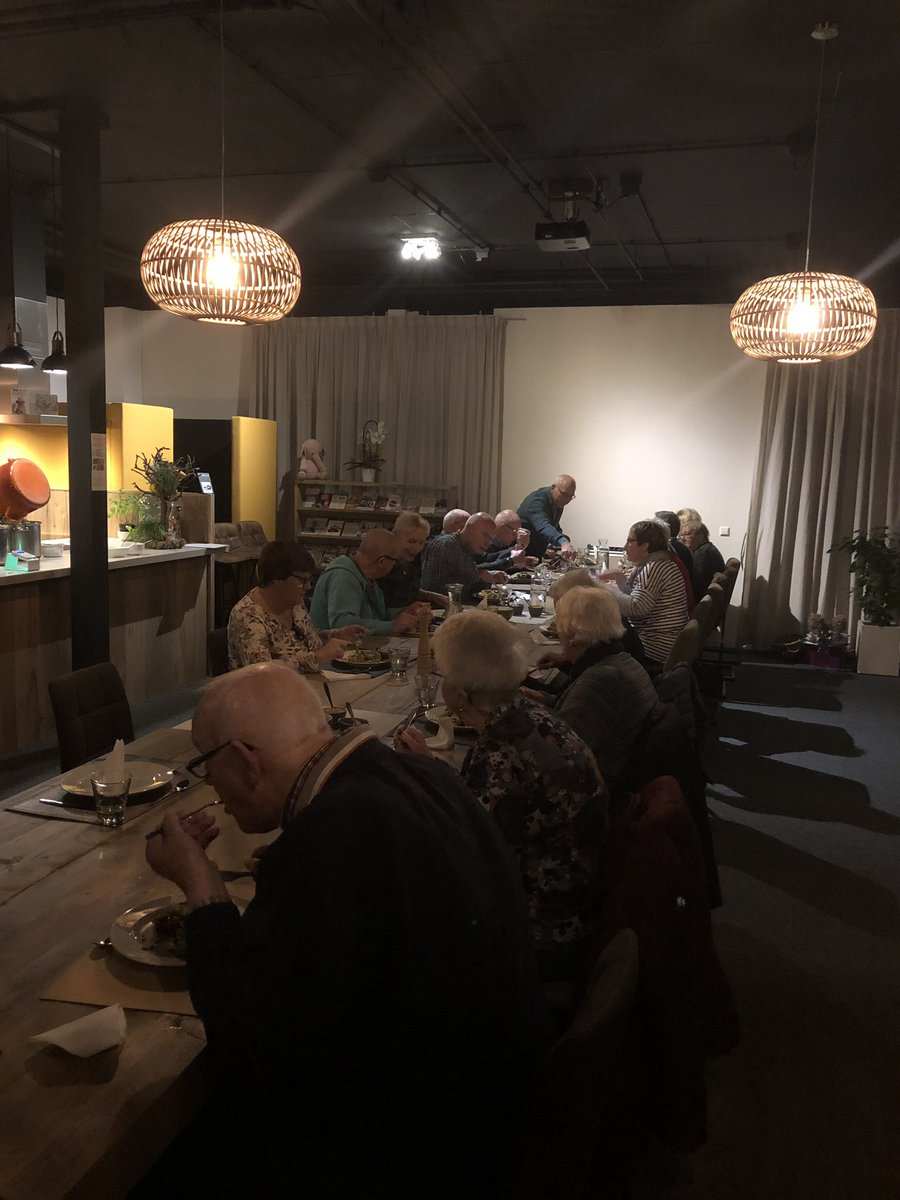 2BPaashuis's tweet photo. Stamppotbuffet in #Paashuis Heerlijk! #verbinding #gezelligheid https://t.co/4chqSn7PpN