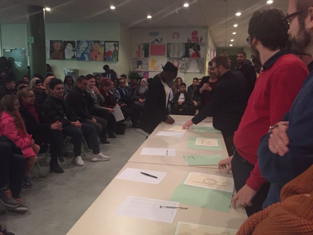 karim_merakchi's tweet photo. #PabloNeruda @VilledeStains @AcCreteil : cérémonie de remise des diplômes du #DNB2018 et du #CFG2018 : un moment important ds le parcours scolaire , félicitations à ts les élèves, bonne continuation ac ambition et réussite ! Merci aux élèves de 4e et 3e SEGPA pour le buffet! https://t.co/syd0AM30c0