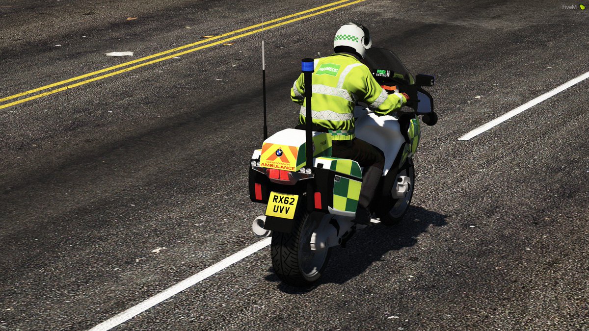 ChestboroughAS's tweet photo. One of our biker Paramedics out on the streets today! @ChestboroughRP https://t.co/J7JyWYdONi